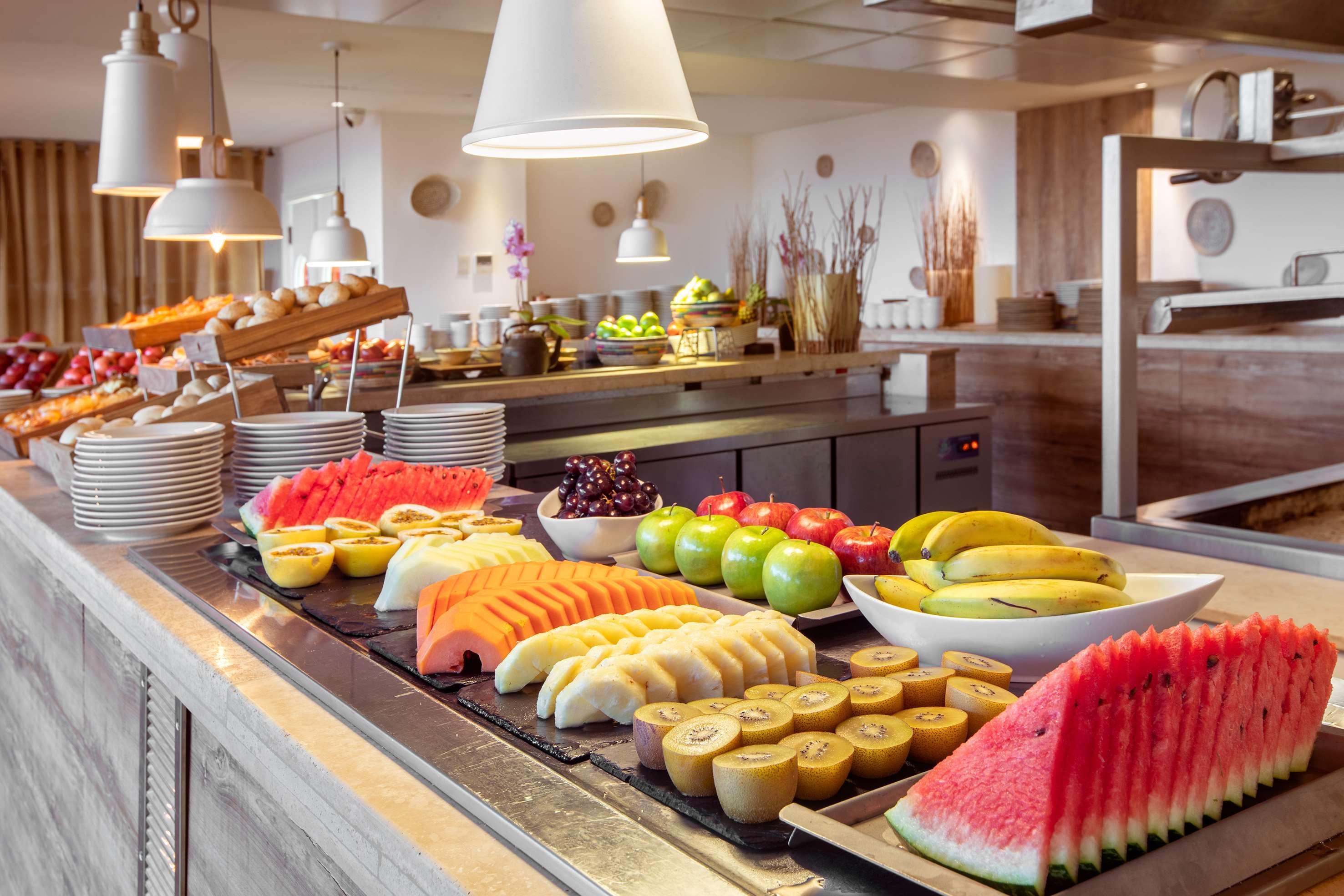 Gran Melia Iguazu Hotell Puerto Iguazú Eksteriør bilde A fruit salad buffet